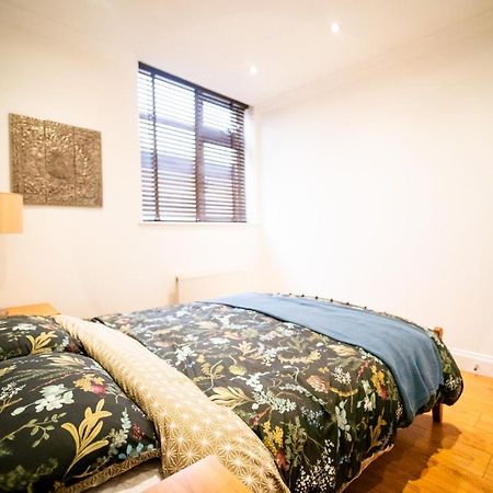 Stay With Serena Homes , One Bedroom Apartment بورلي المظهر الخارجي الصورة