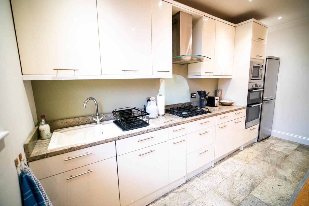 Stay With Serena Homes , One Bedroom Apartment بورلي المظهر الخارجي الصورة