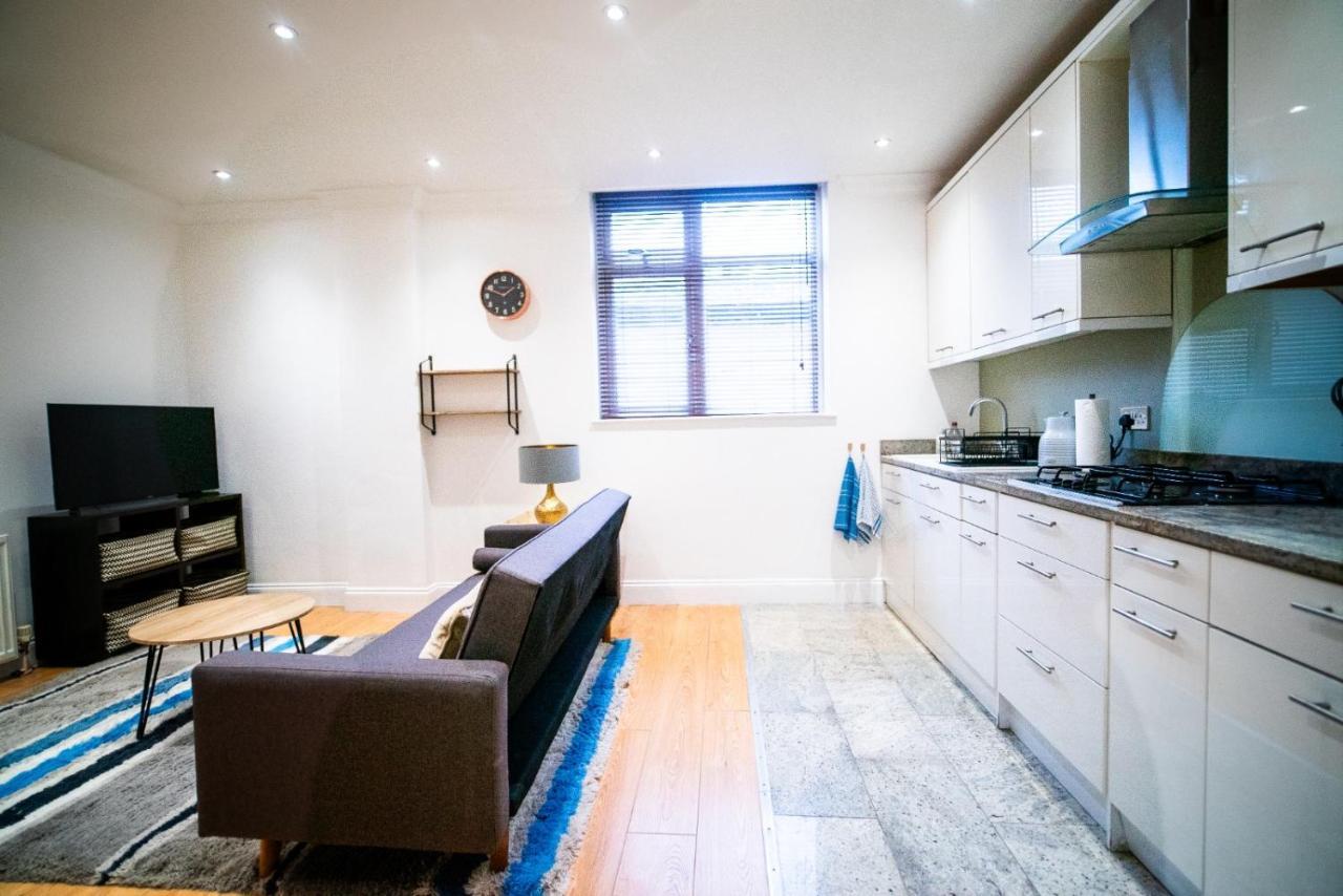 Stay With Serena Homes , One Bedroom Apartment بورلي المظهر الخارجي الصورة